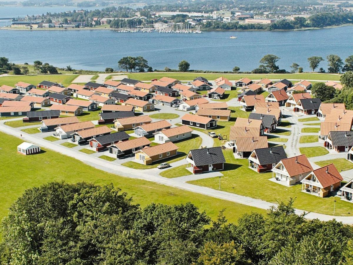 6 Person Holiday Home On A Holiday Park In Grasten Exterior photo